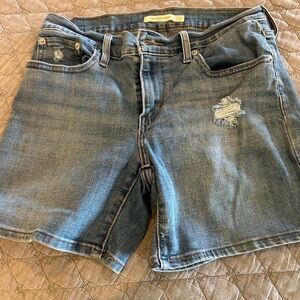 Levi’s denim shorts size 27